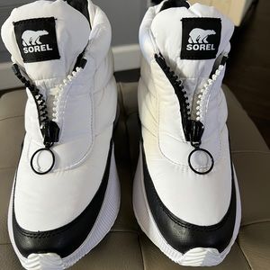 Out 'N About Puffy Zip WP Boot